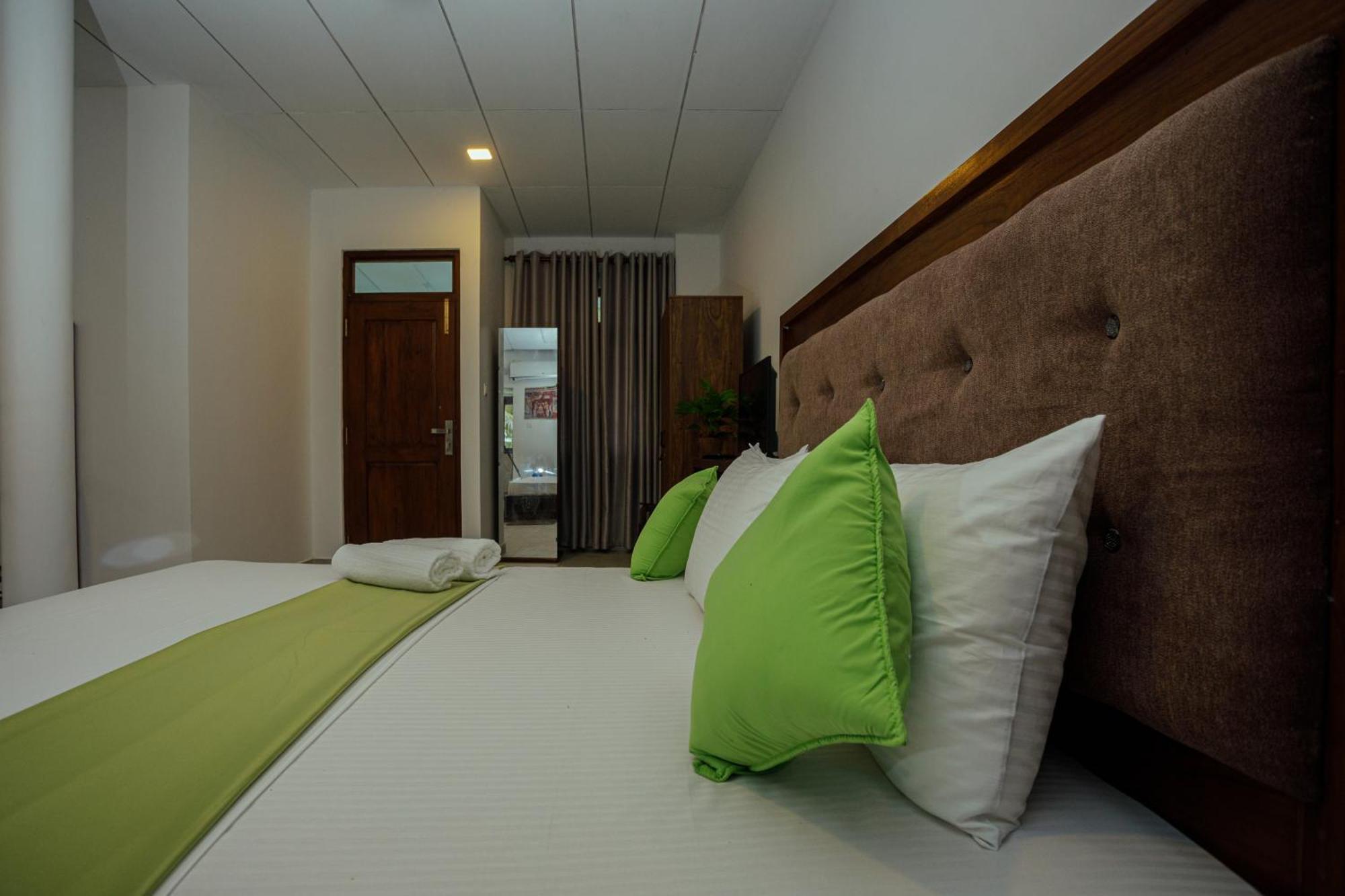 Villa Windfall Unawatuna Bagian luar foto